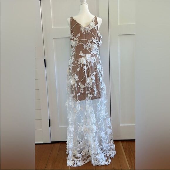 Dress the Population NWT Sidney A-line Peekaboo
Gown In White/Nude Size XL - Picture 10 of 14